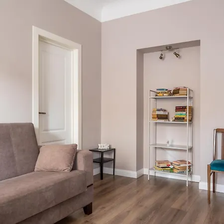 Stylish Latvian Classic 1-bedroom Near Center, Parks & Public Transport Links Lejlighed *