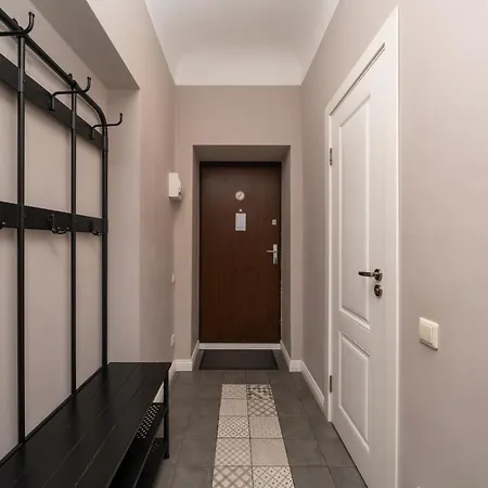 Lejlighed Stylish Latvian Classic 1-bedroom Near Center, Parks & Public Transport Links